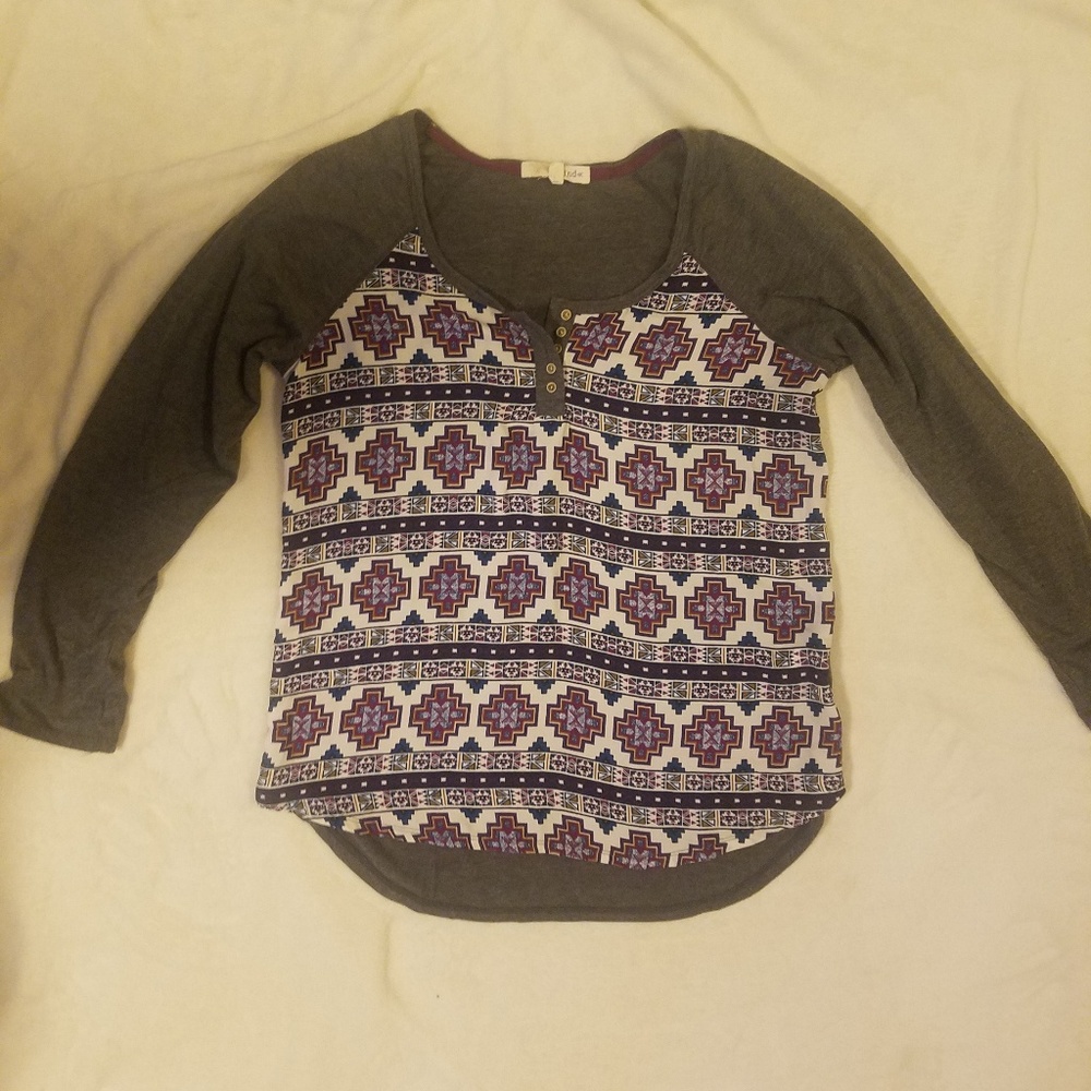 Long Sleeve Aztec Pattern Blouse - size large